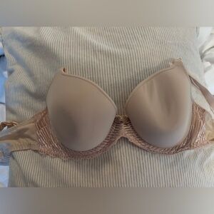 Wacoal La Femme style Lace Trimmed Bra in Cream